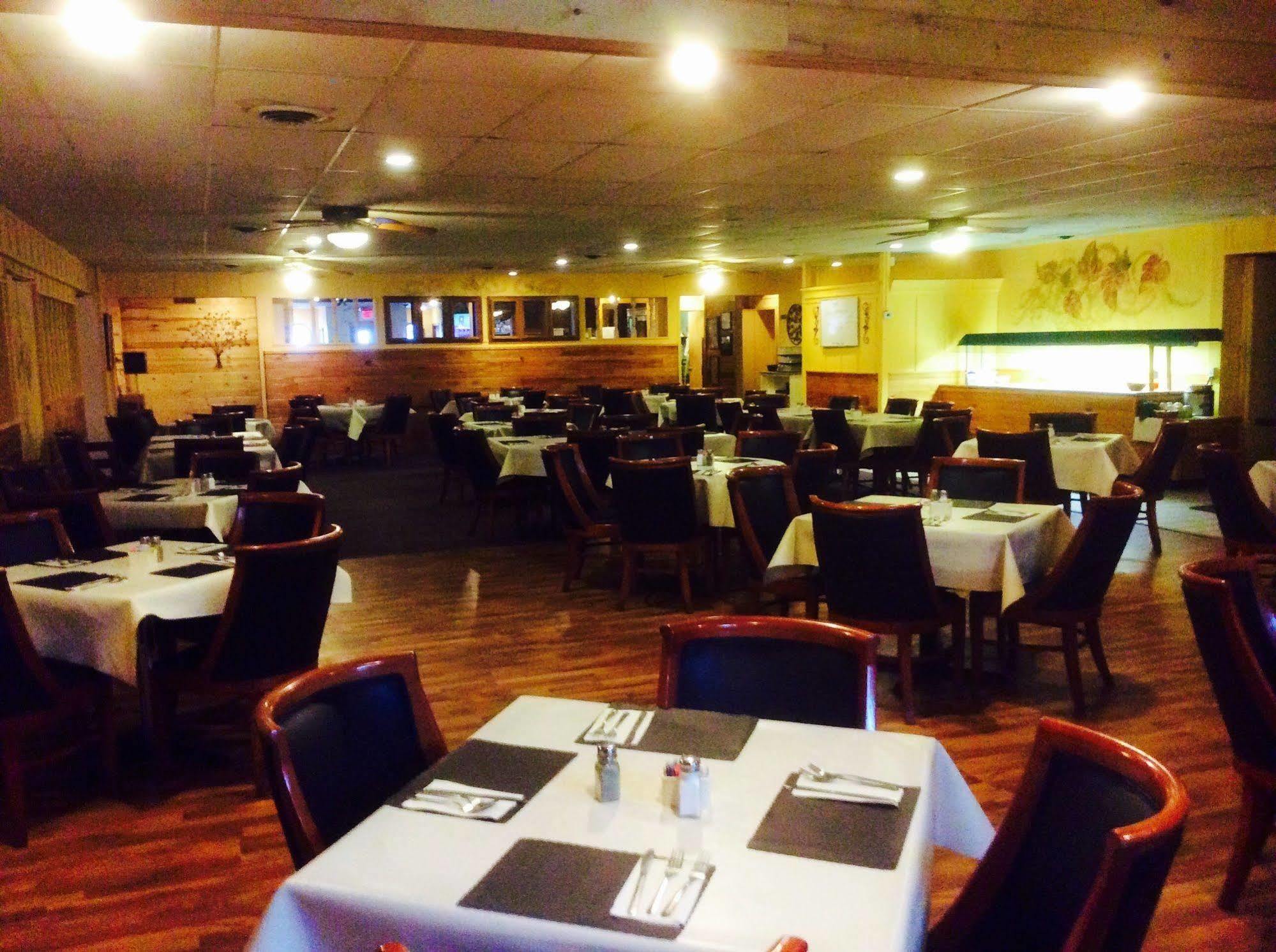 Forty Club Inn Deerwood Exterior photo